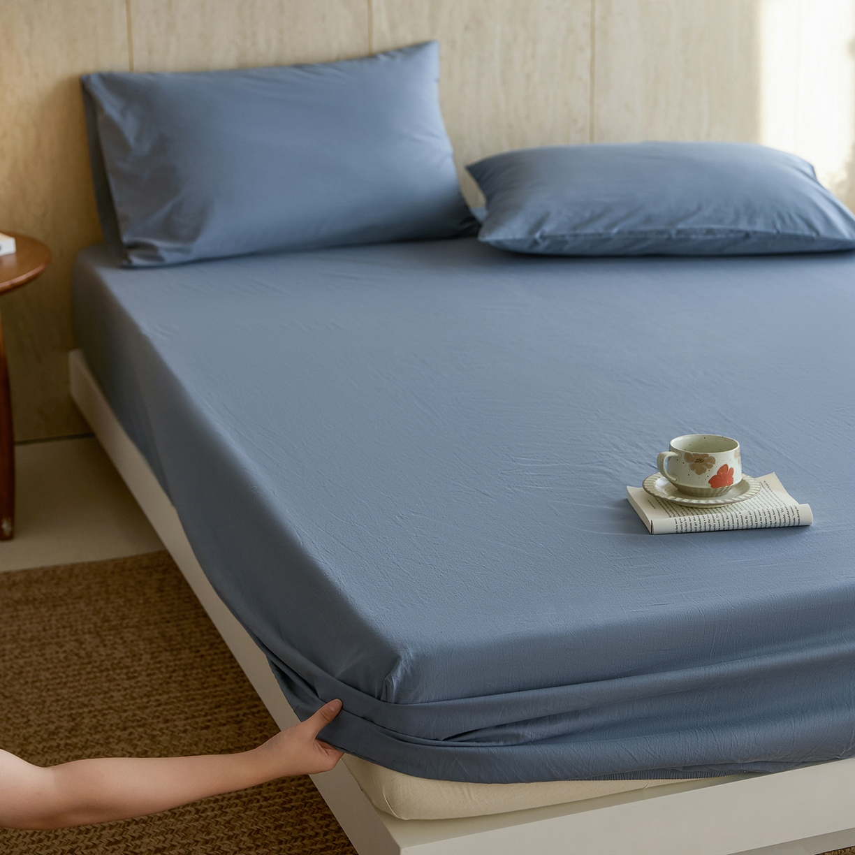 91家纺网 家纺一手货源 找家纺 轩和家居 2025新款全棉高支旧感砂洗长绒棉单床笠 霁兰色