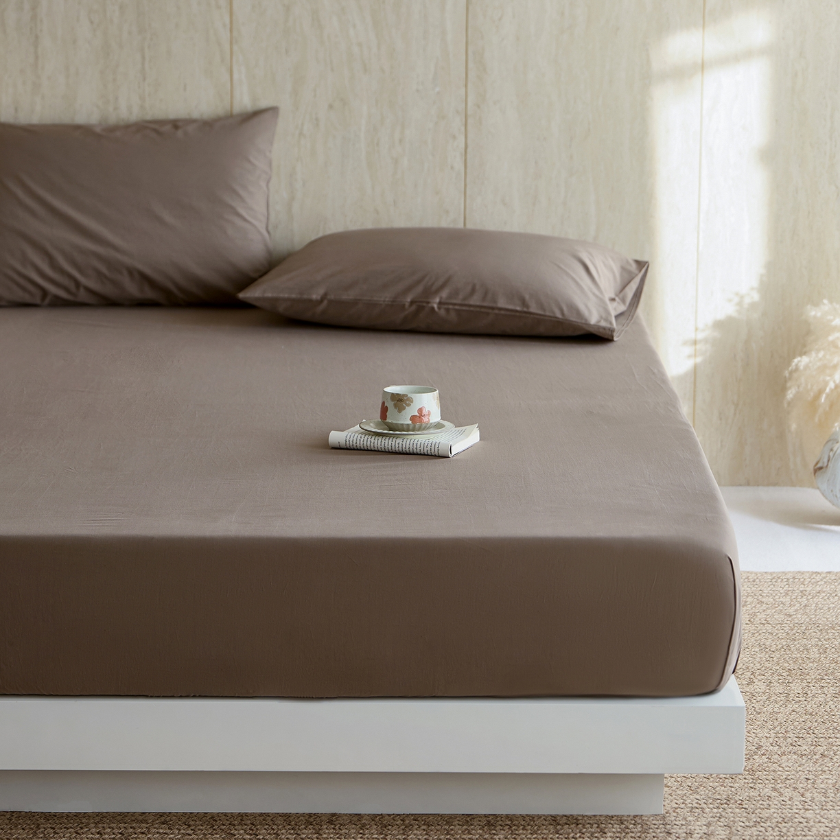 91家纺网 家纺一手货源 找家纺 轩和家居 2025新款全棉高支旧感砂洗长绒棉单床笠 落栗棕