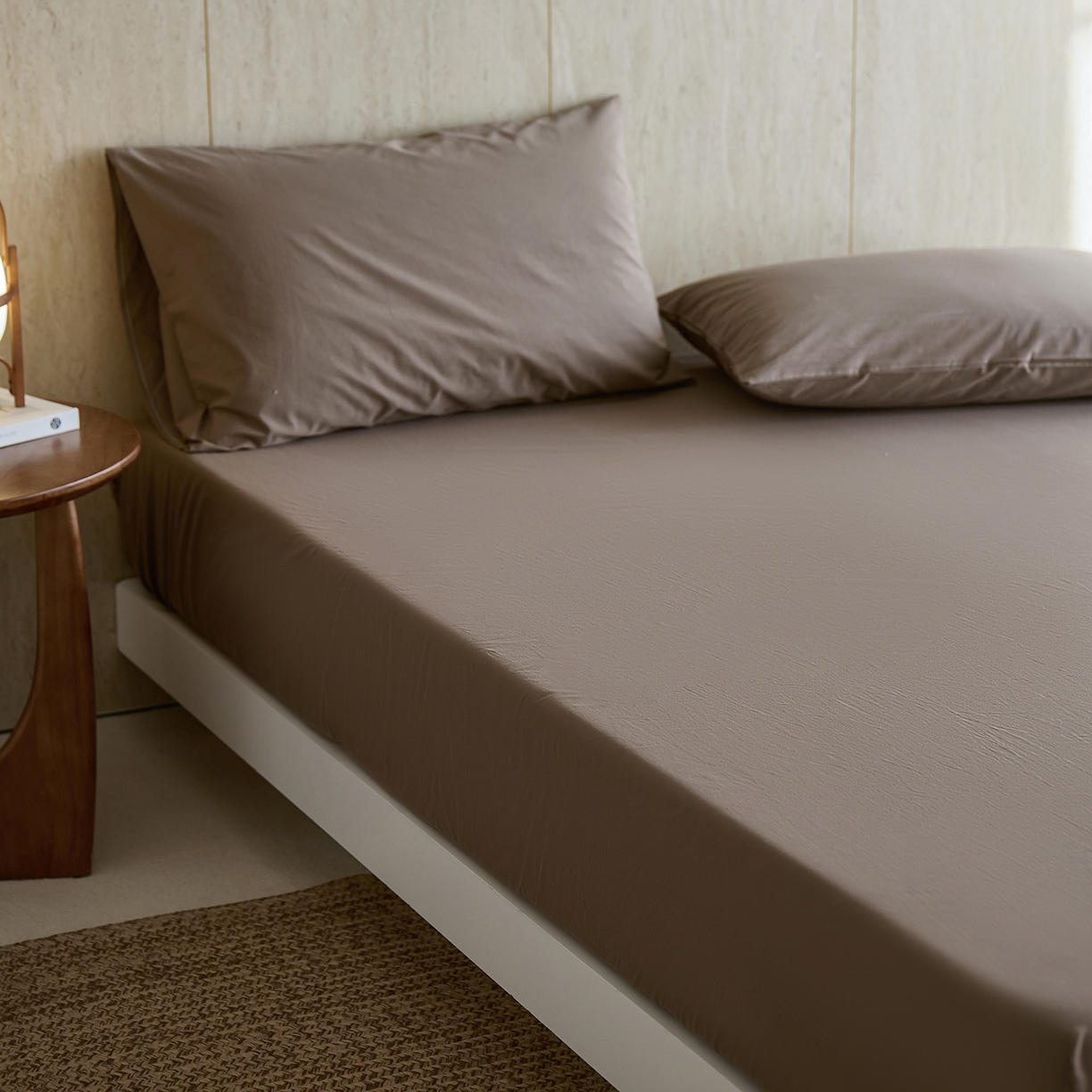 91家纺网 家纺一手货源 找家纺 轩和家居 2025新款全棉高支旧感砂洗长绒棉单床笠 落栗棕