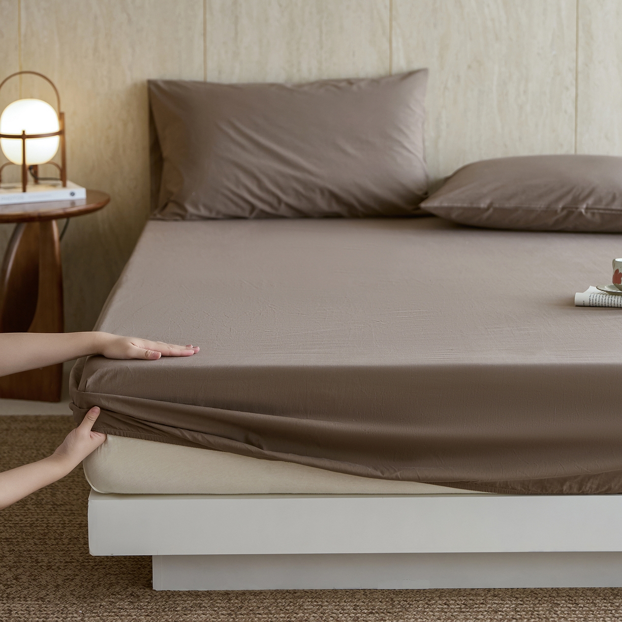 91家纺网 家纺一手货源 找家纺 轩和家居 2025新款全棉高支旧感砂洗长绒棉单床笠 落栗棕