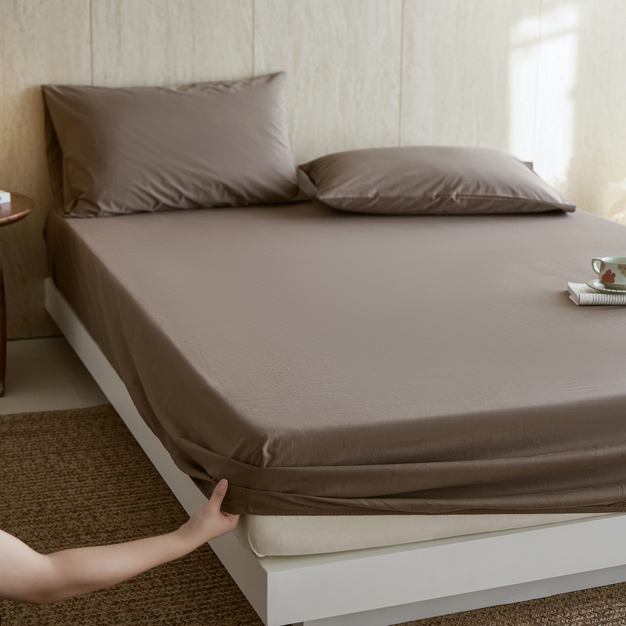 91家纺网 家纺一手货源 找家纺 轩和家居 2025新款全棉高支旧感砂洗长绒棉单床笠 落栗棕