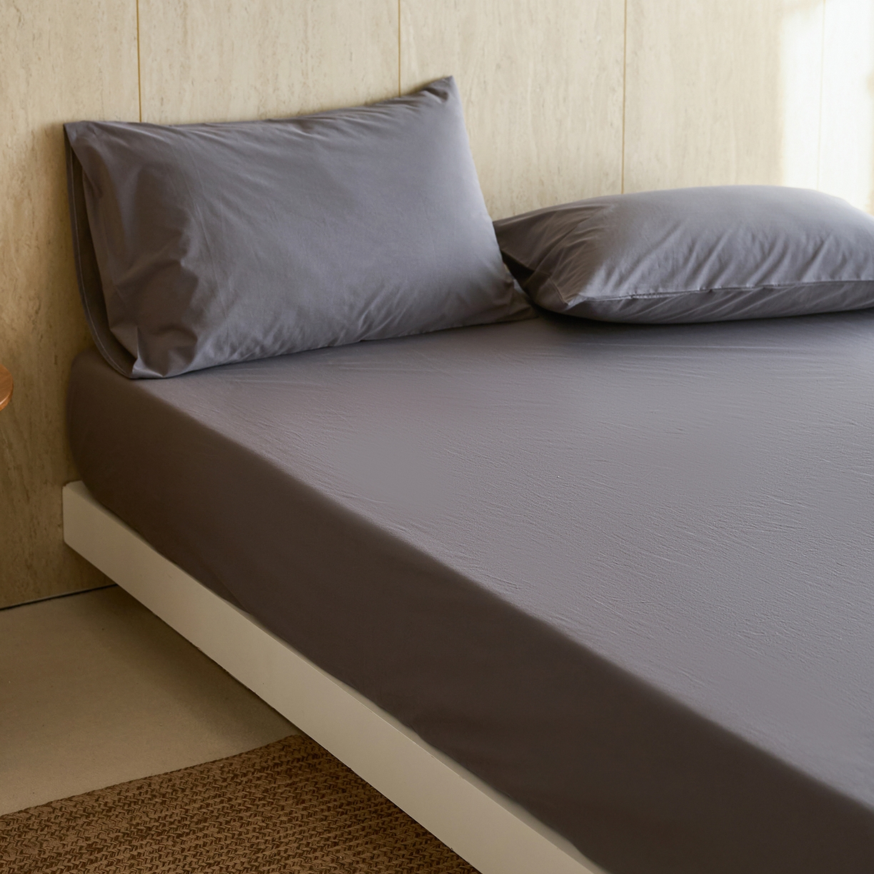 91家纺网 家纺一手货源 找家纺 轩和家居 2025新款全棉高支旧感砂洗长绒棉单床笠 墨染灰