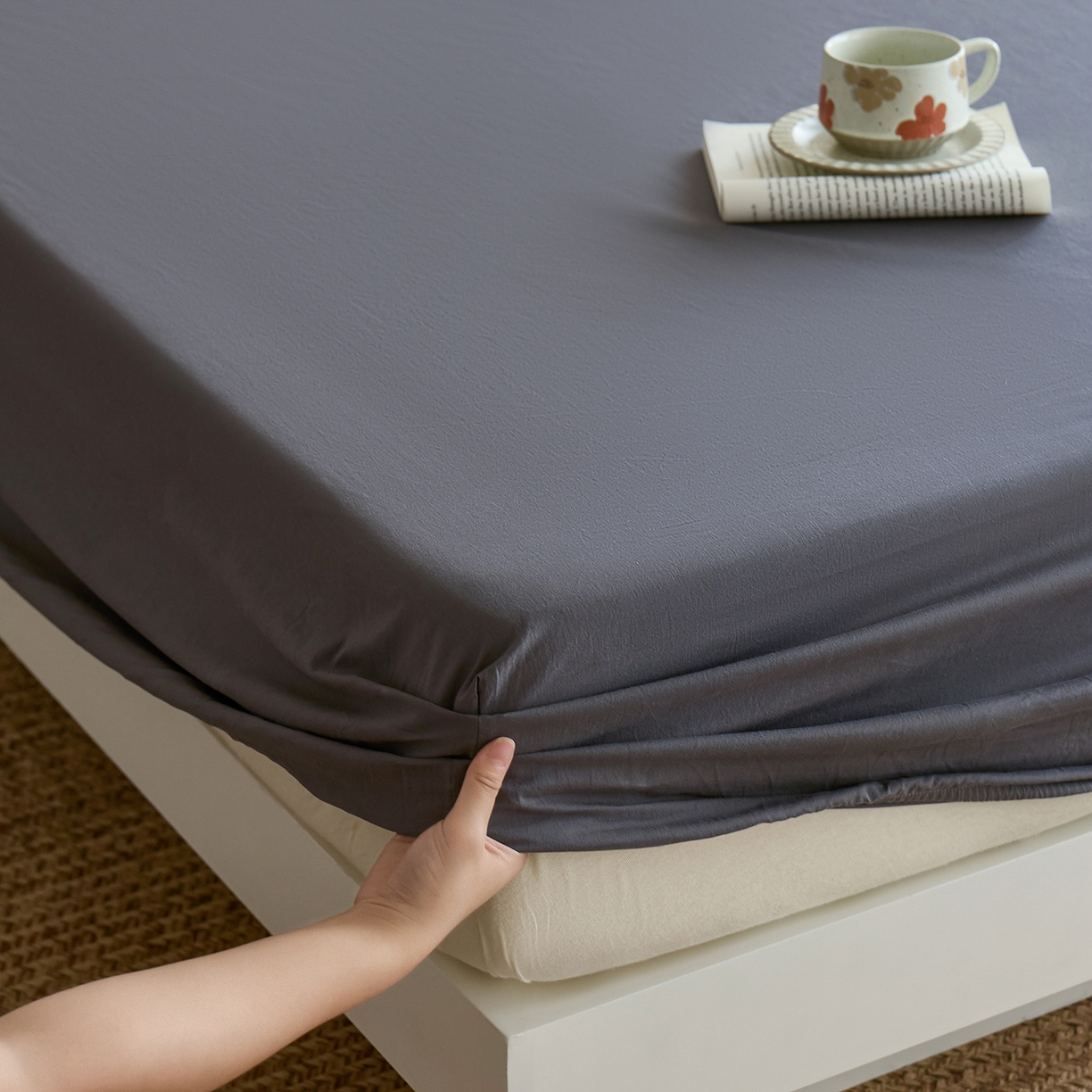 91家纺网 家纺一手货源 找家纺 轩和家居 2025新款全棉高支旧感砂洗长绒棉单床笠 墨染灰