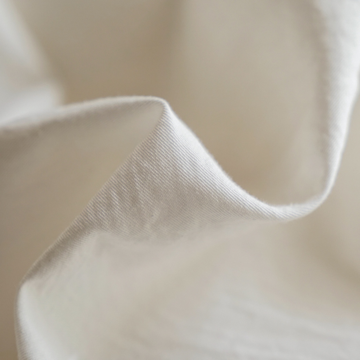 91家纺网 家纺一手货源 找家纺 轩和家居 2025新款全棉高支旧感砂洗长绒棉单床笠 浅云白