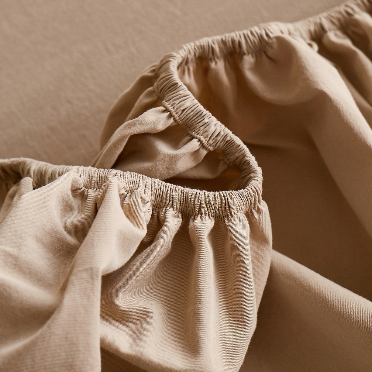 91家纺网 家纺一手货源 找家纺 轩和家居 2025新款全棉高支旧感砂洗长绒棉单床笠 秋麦色