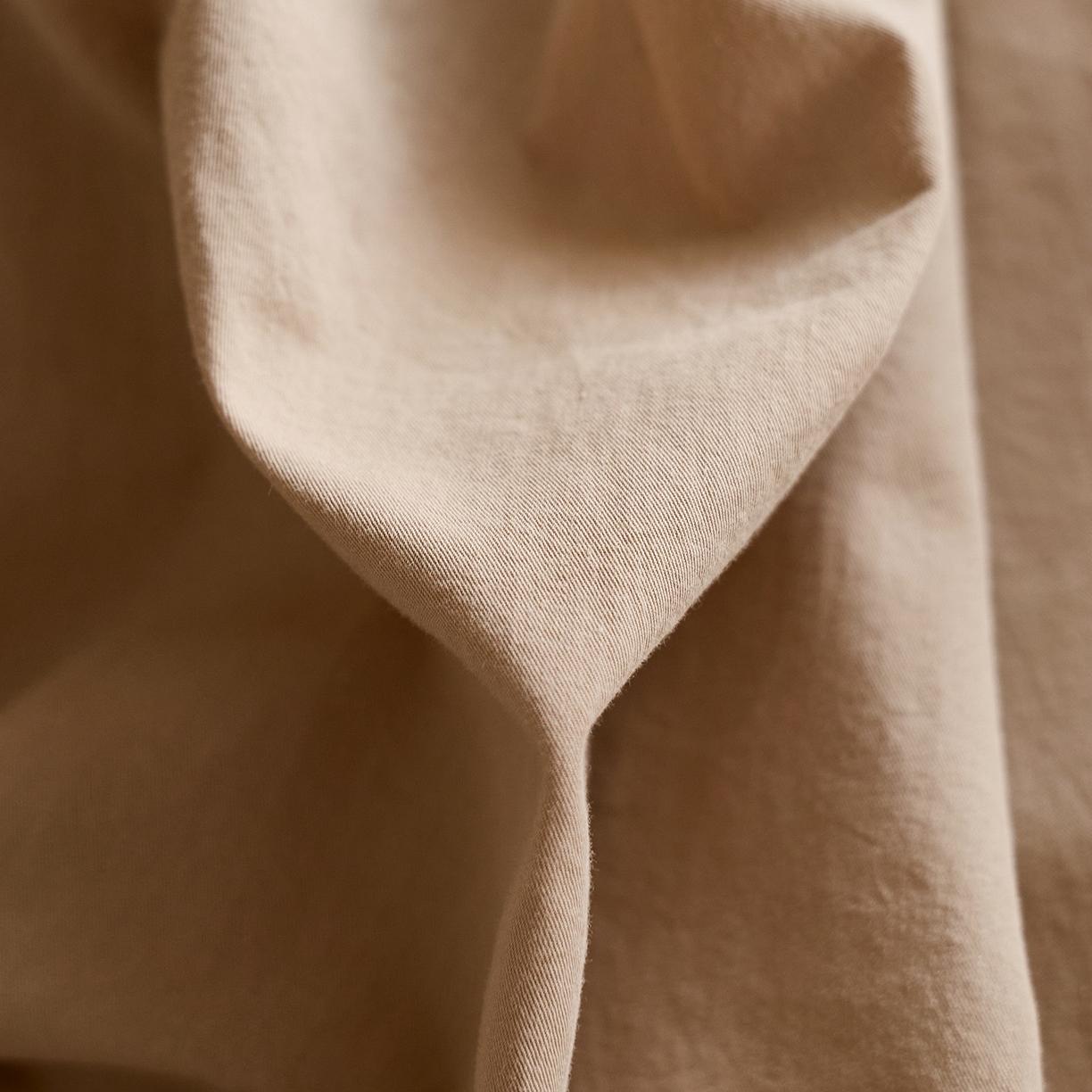 91家纺网 家纺一手货源 找家纺 轩和家居 2025新款全棉高支旧感砂洗长绒棉单床笠 秋麦色