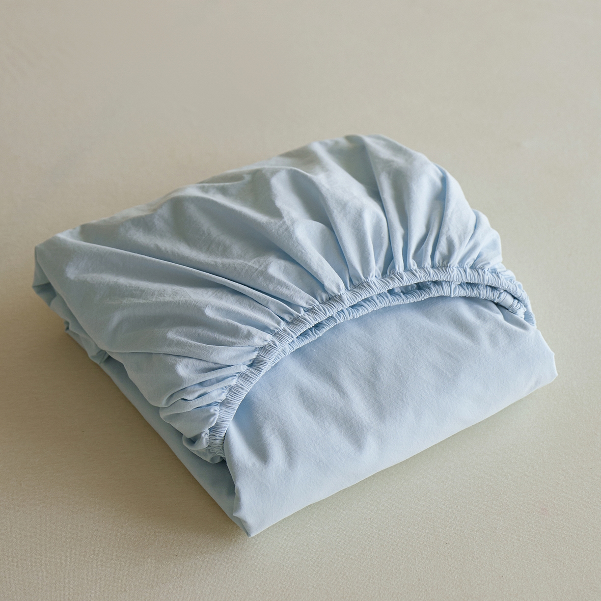 91家纺网 家纺一手货源 找家纺 轩和家居 2025新款全棉高支旧感砂洗长绒棉单床笠 天空蓝