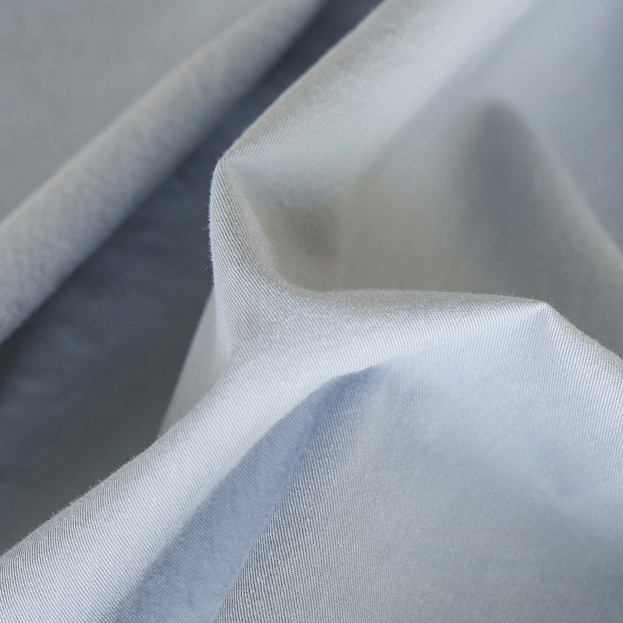 91家纺网 家纺一手货源 找家纺 轩和家居 2025新款全棉高支旧感砂洗长绒棉单床笠 雾海蓝