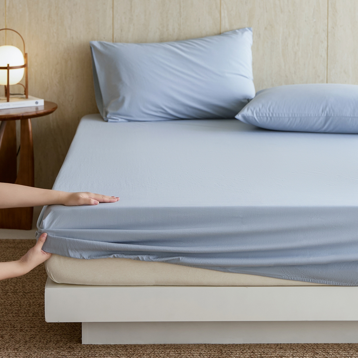 91家纺网 家纺一手货源 找家纺 轩和家居 2025新款全棉高支旧感砂洗长绒棉单床笠 雾海蓝