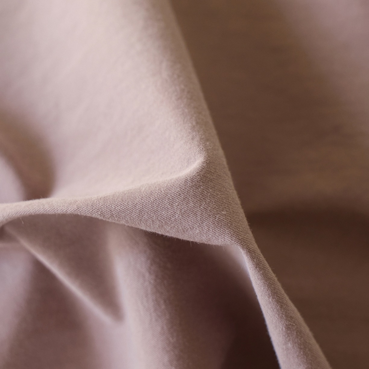 91家纺网 家纺一手货源 找家纺 轩和家居 2025新款全棉高支旧感砂洗长绒棉单床单 豆沙色