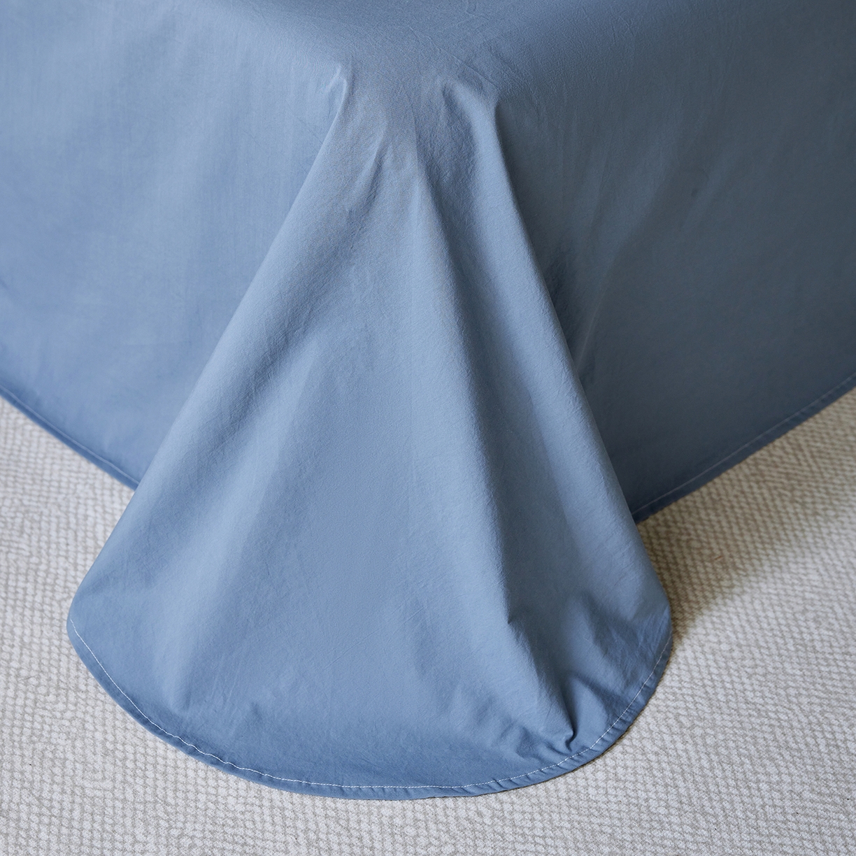 91家纺网 家纺一手货源 找家纺 轩和家居 2025新款全棉高支旧感砂洗长绒棉单床单 霁兰色