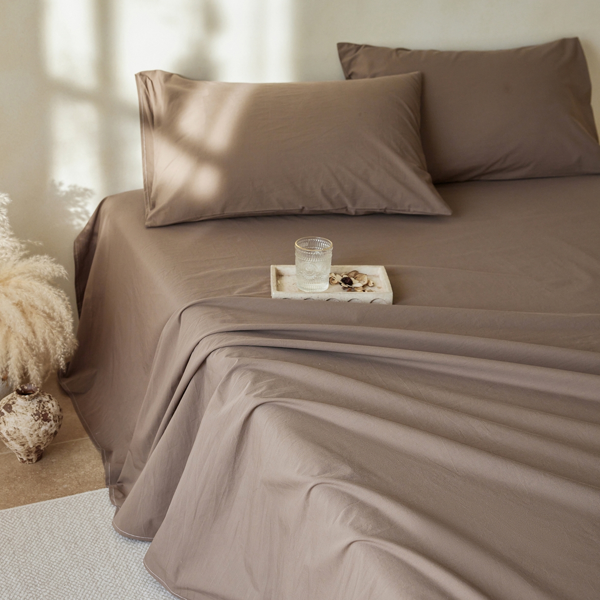 91家纺网 家纺一手货源 找家纺 轩和家居 2025新款全棉高支旧感砂洗长绒棉单床单 落栗棕