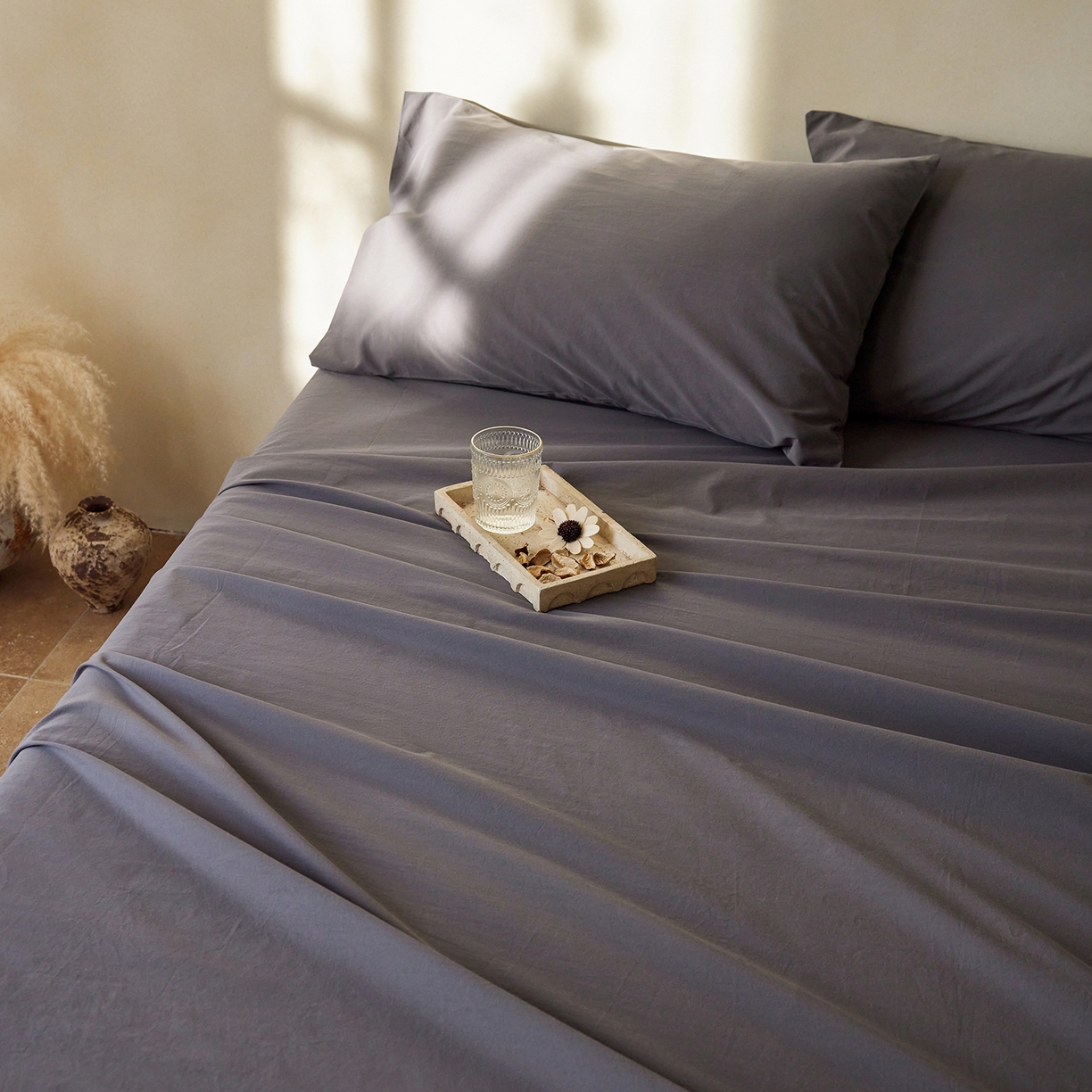 91家纺网 家纺一手货源 找家纺 轩和家居 2025新款全棉高支旧感砂洗长绒棉单床单 墨染灰