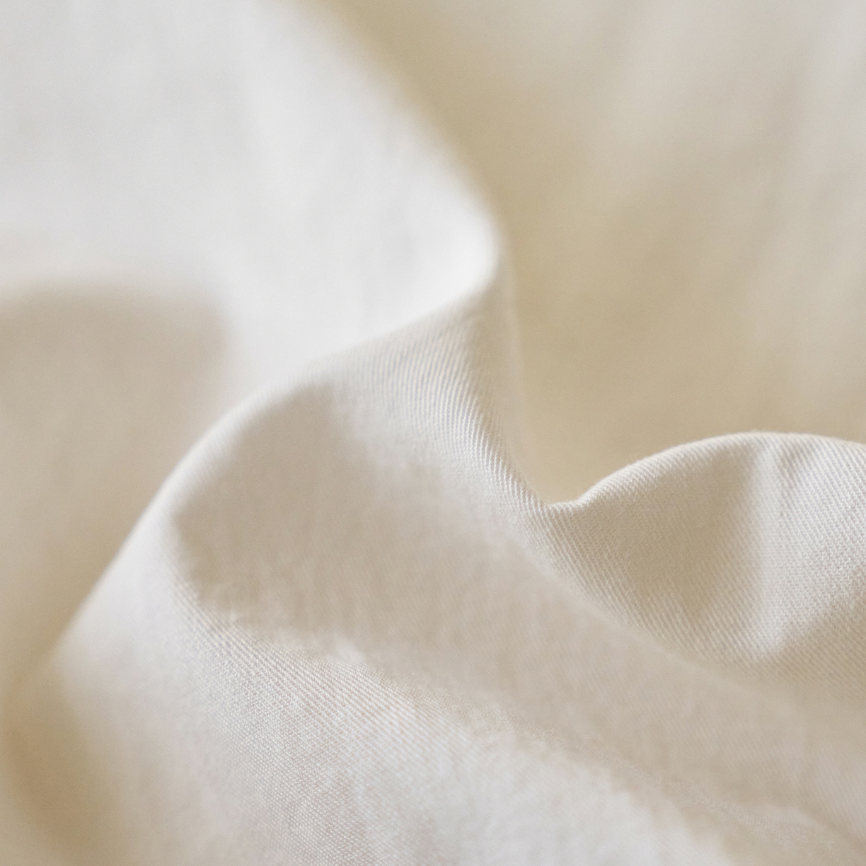 91家纺网 家纺一手货源 找家纺 轩和家居 2025新款全棉高支旧感砂洗长绒棉单床单 浅云白