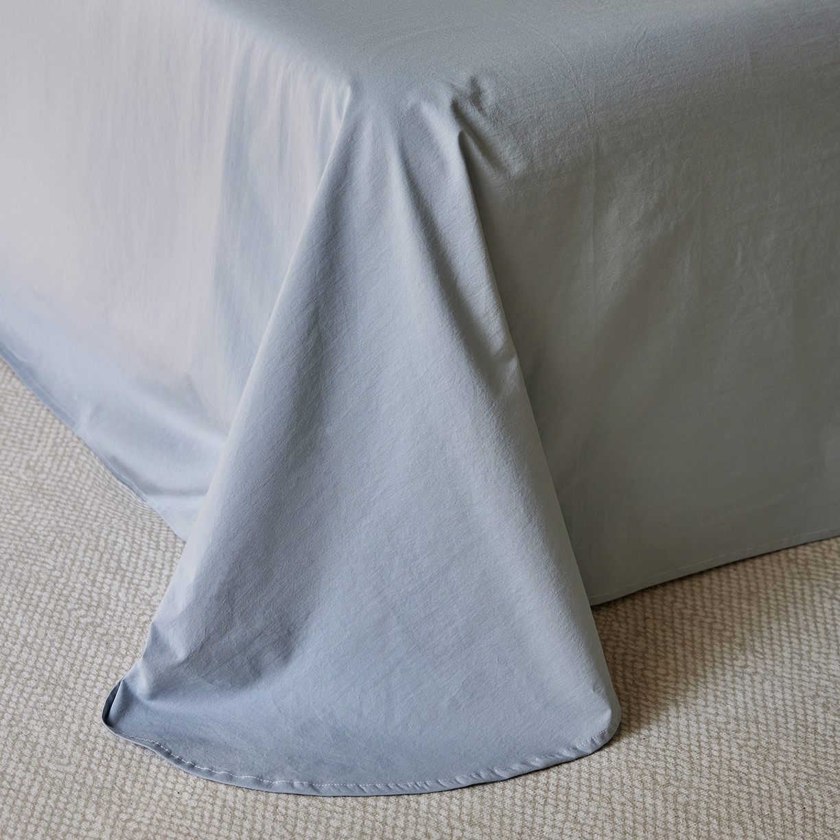 91家纺网 家纺一手货源 找家纺 轩和家居 2025新款全棉高支旧感砂洗长绒棉单床单 雾海蓝