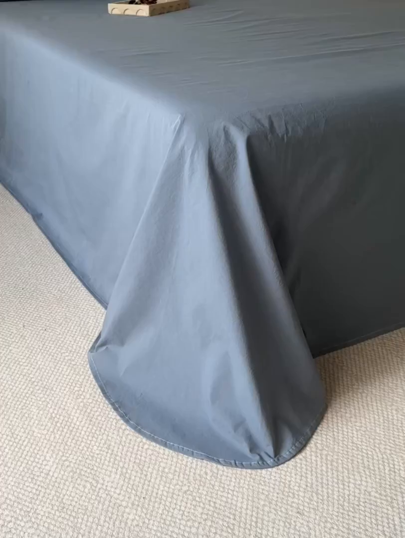 91家纺网 家纺一手货源 找家纺 轩和家居 2025新款全棉高支旧感砂洗长绒棉单床单 雾海蓝