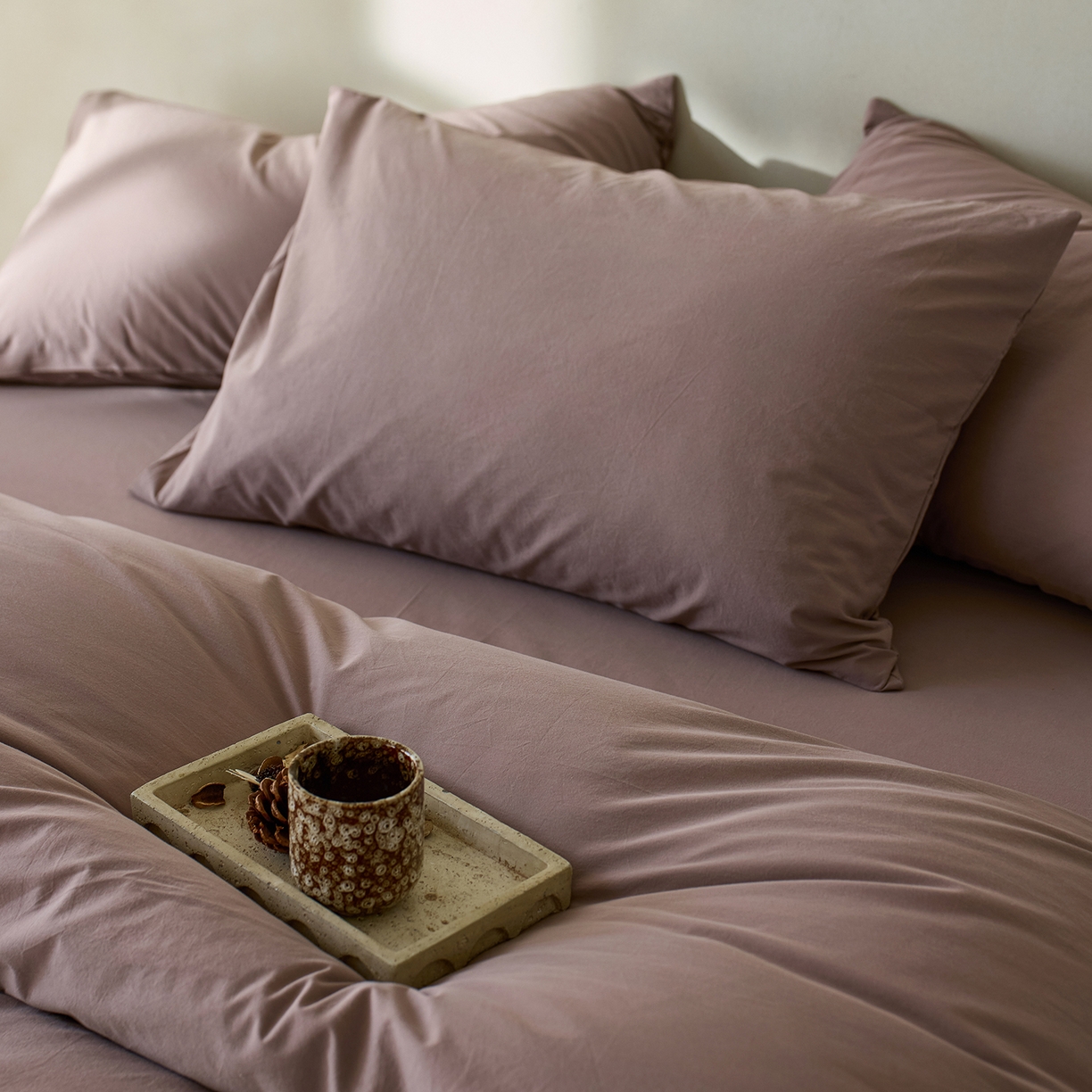 91家纺网 家纺一手货源 找家纺 轩和家居 2025新款全棉高支旧感砂洗长绒棉单被套 豆沙色