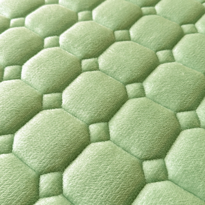 91家纺网 家纺一手货源 找家纺 予梦家纺 2025秋冬新款牛奶绒加厚刺绣夹棉单床笠床垫子保护套秋冬保暖床罩子三件套 丽桑卓-小白熊绿