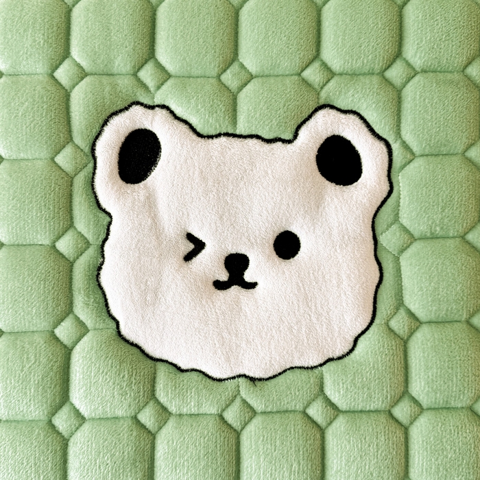 91家纺网 家纺一手货源 找家纺 予梦家纺 2025秋冬新款牛奶绒加厚刺绣夹棉单床笠床垫子保护套秋冬保暖床罩子三件套 丽桑卓-小白熊绿