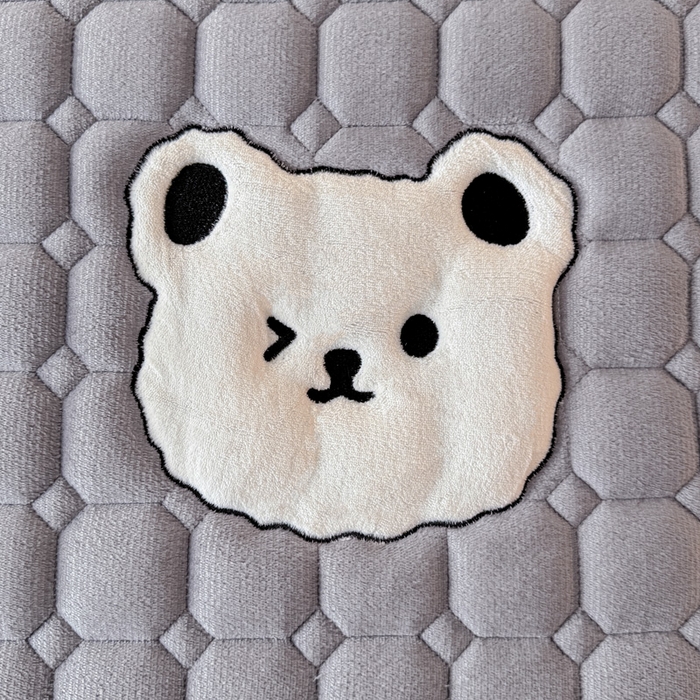 91家纺网 家纺一手货源 找家纺 予梦家纺 2025秋冬新款牛奶绒加厚刺绣夹棉单床笠床垫子保护套秋冬保暖床罩子三件套 丽桑卓-小白熊灰