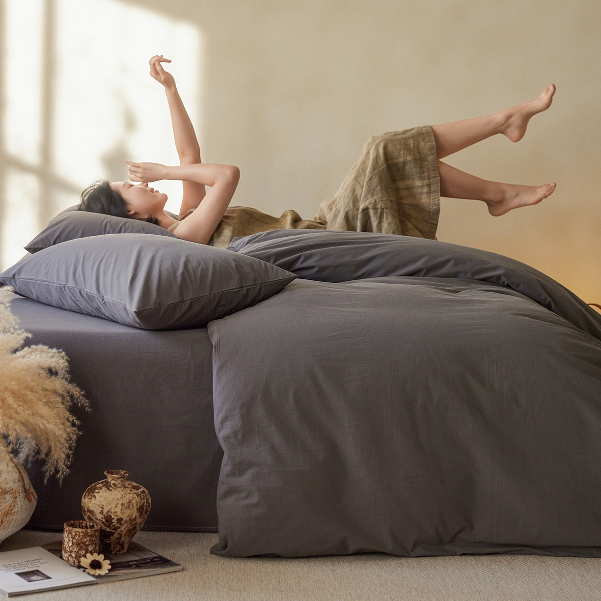 91家纺网 家纺一手货源 找家纺 轩和家居 2025新款全棉高支旧感砂洗长绒棉单被套 墨染灰