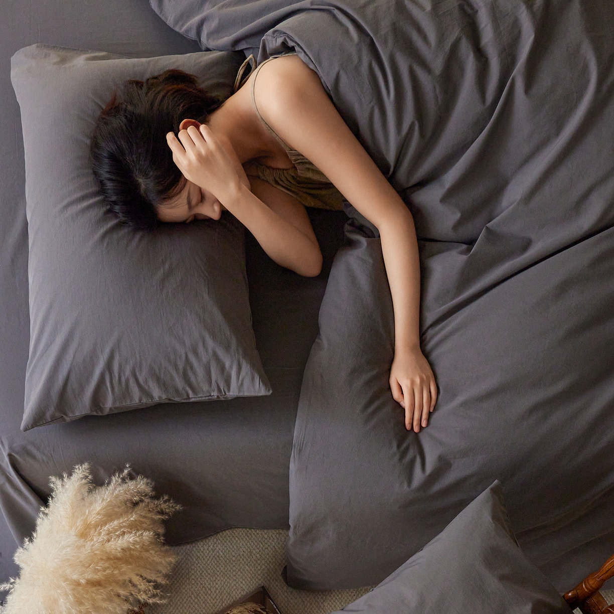 91家纺网 家纺一手货源 找家纺 轩和家居 2025新款全棉高支旧感砂洗长绒棉单被套 墨染灰