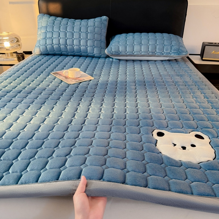 予梦家纺 2025新款牛奶绒加厚刺绣床护垫床垫保护套 辛德拉-小白熊蓝