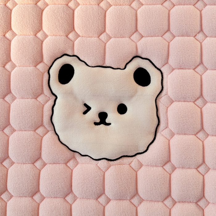 91家纺网 家纺一手货源 找家纺 予梦家纺 2025新款牛奶绒加厚刺绣床护垫床垫保护套 辛德拉-小白熊粉