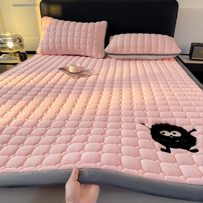 予梦家纺 2025新款牛奶绒加厚刺绣床护垫床垫保护套 辛德拉-黑煤球粉