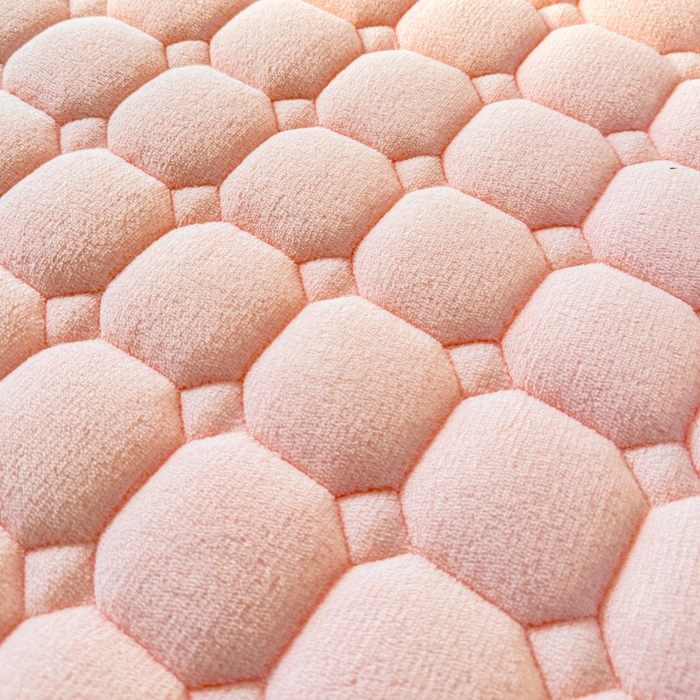 91家纺网 家纺一手货源 找家纺 予梦家纺 2025新款牛奶绒加厚刺绣床护垫床垫保护套 辛德拉-黑煤球粉