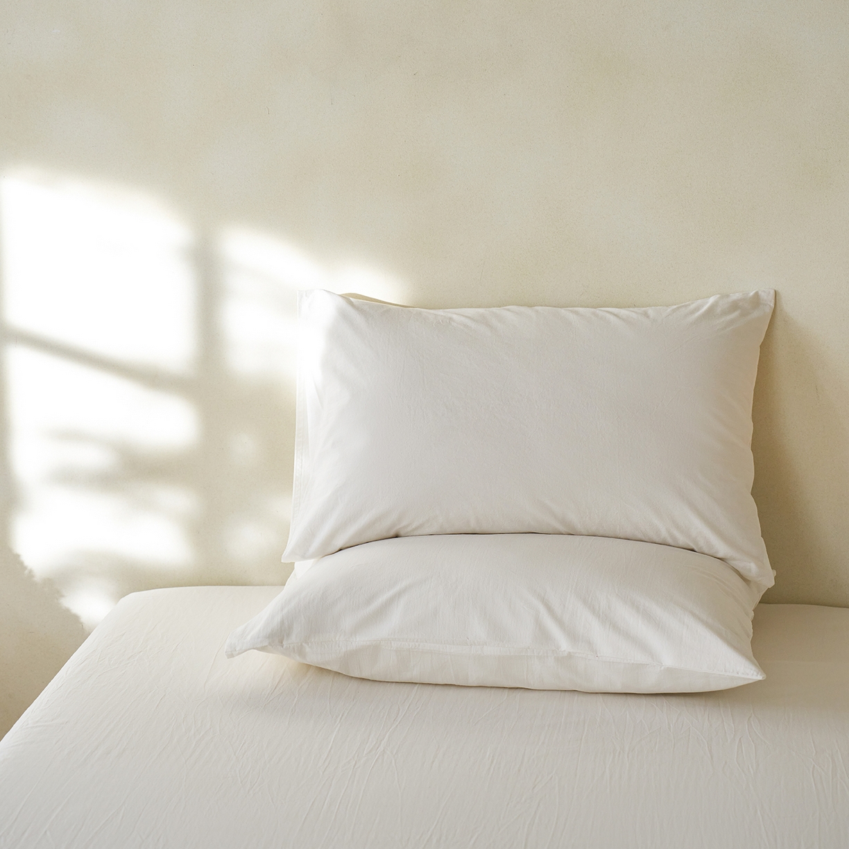 91家纺网 家纺一手货源 找家纺 轩和家居 2025新款全棉高支旧感砂洗长绒棉单枕套 浅云白