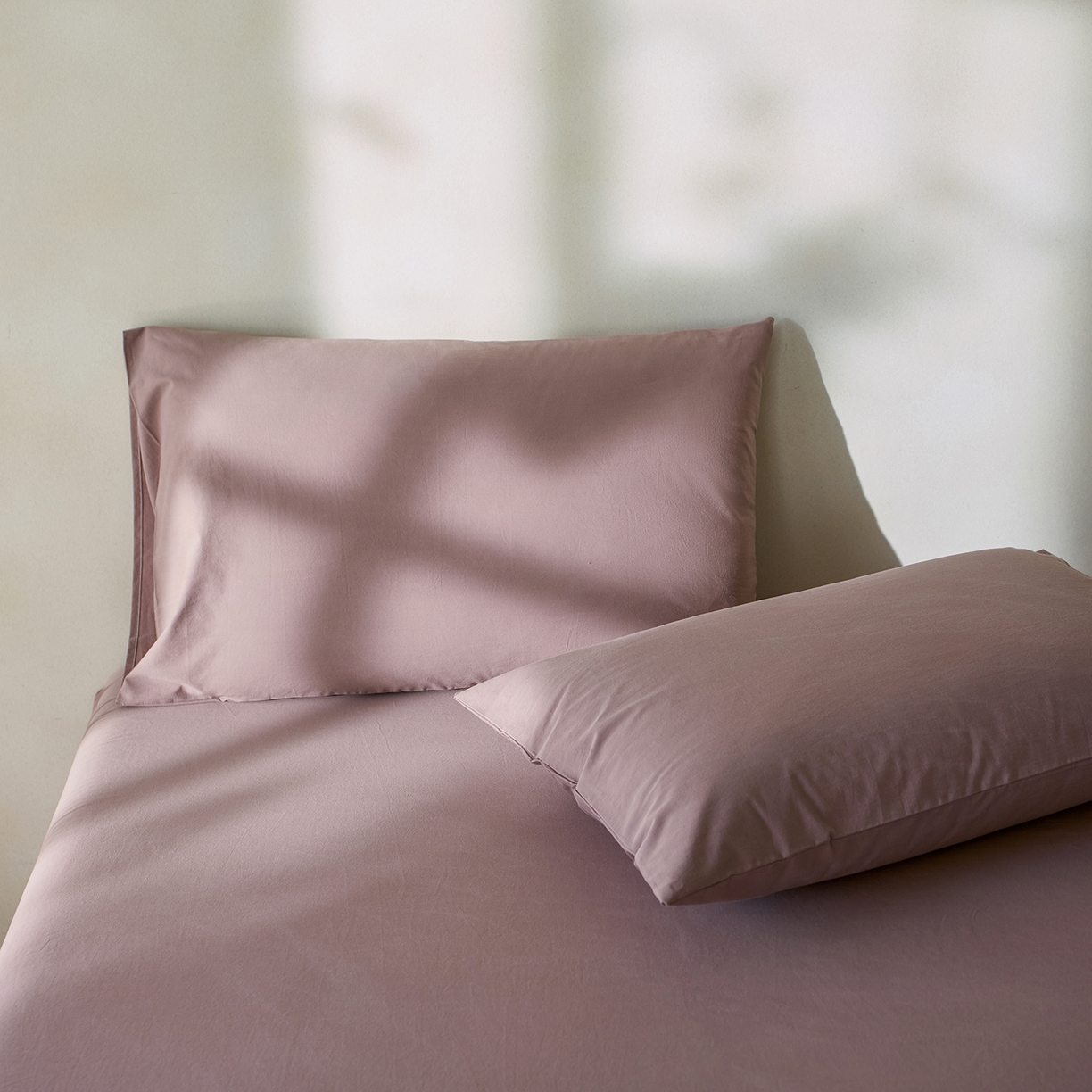 91家纺网 家纺一手货源 找家纺 轩和家居 2025新款全棉高支旧感砂洗长绒棉单枕套 豆沙色