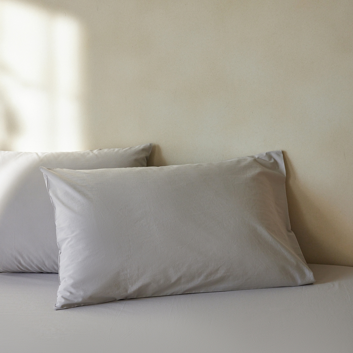 91家纺网 家纺一手货源 找家纺 轩和家居 2025新款全棉高支旧感砂洗长绒棉单枕套 细雨灰