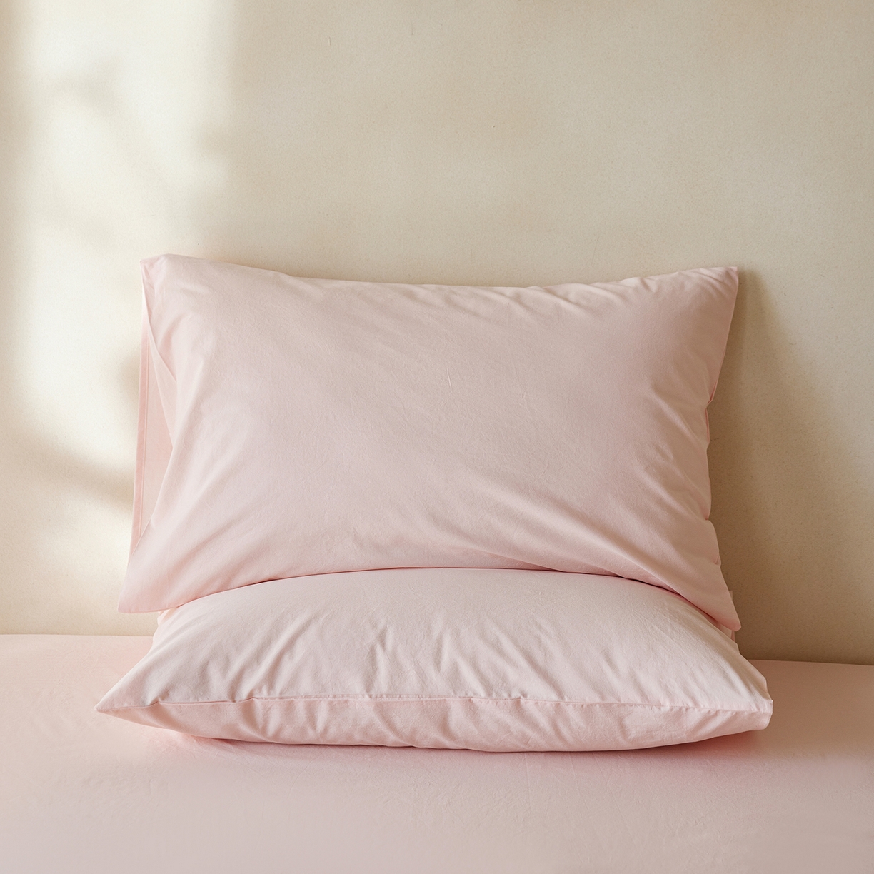 91家纺网 家纺一手货源 找家纺 轩和家居 2025新款全棉高支旧感砂洗长绒棉单枕套 薄樱粉