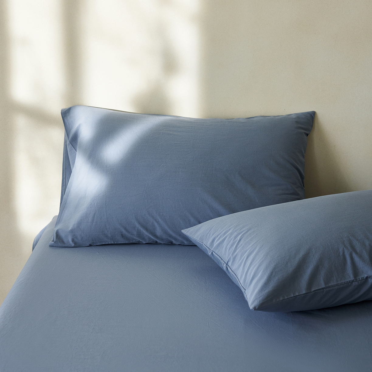 91家纺网 家纺一手货源 找家纺 轩和家居 2025新款全棉高支旧感砂洗长绒棉单枕套 霁兰色