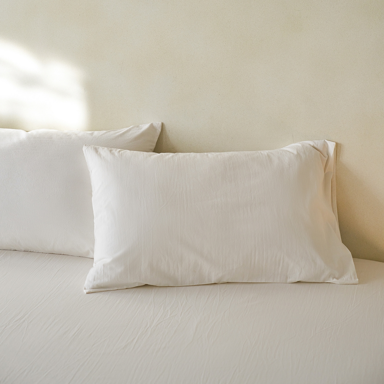 91家纺网 家纺一手货源 找家纺 轩和家居 2025新款全棉高支旧感砂洗长绒棉单枕套 浅云白