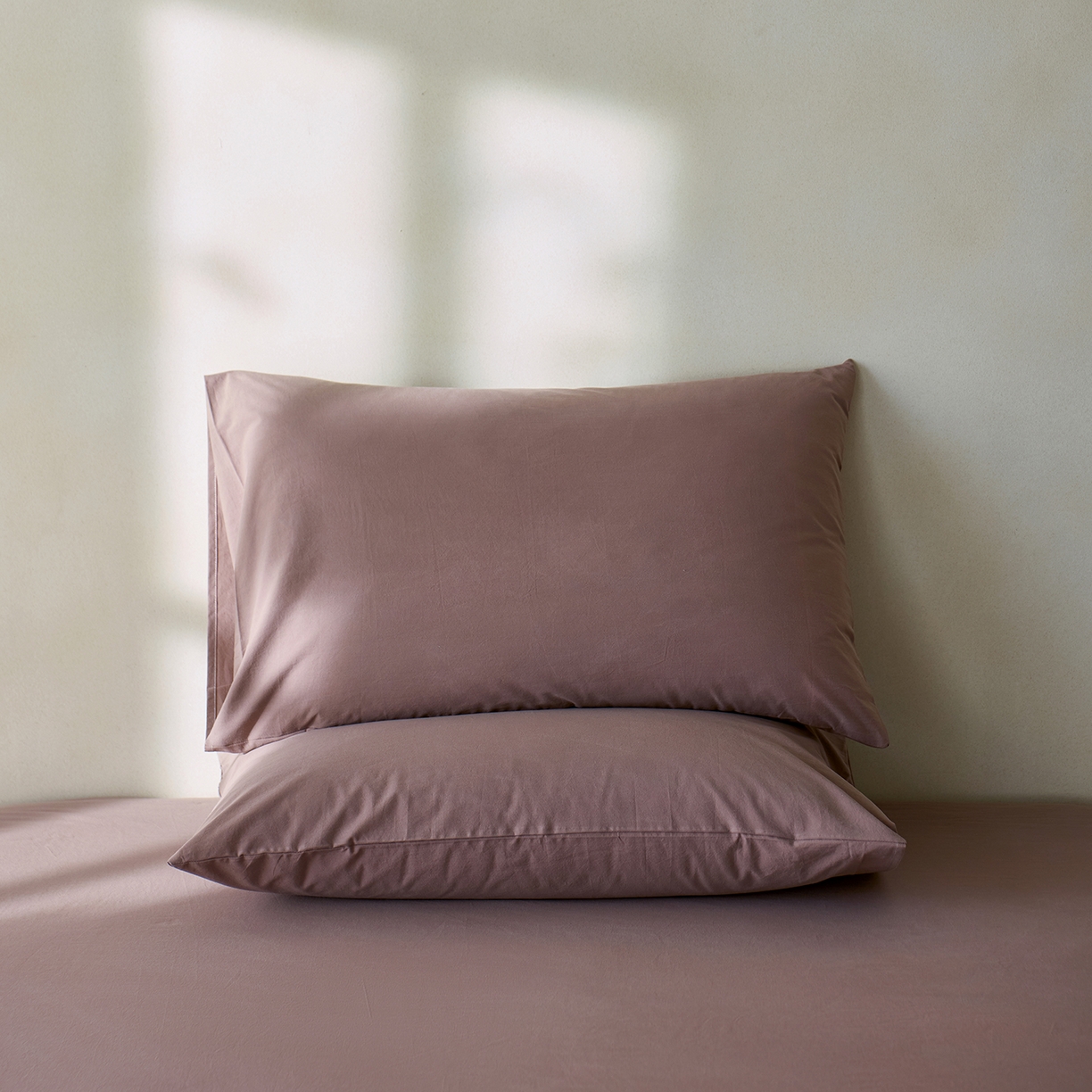 91家纺网 家纺一手货源 找家纺 轩和家居 2025新款全棉高支旧感砂洗长绒棉单枕套 豆沙色