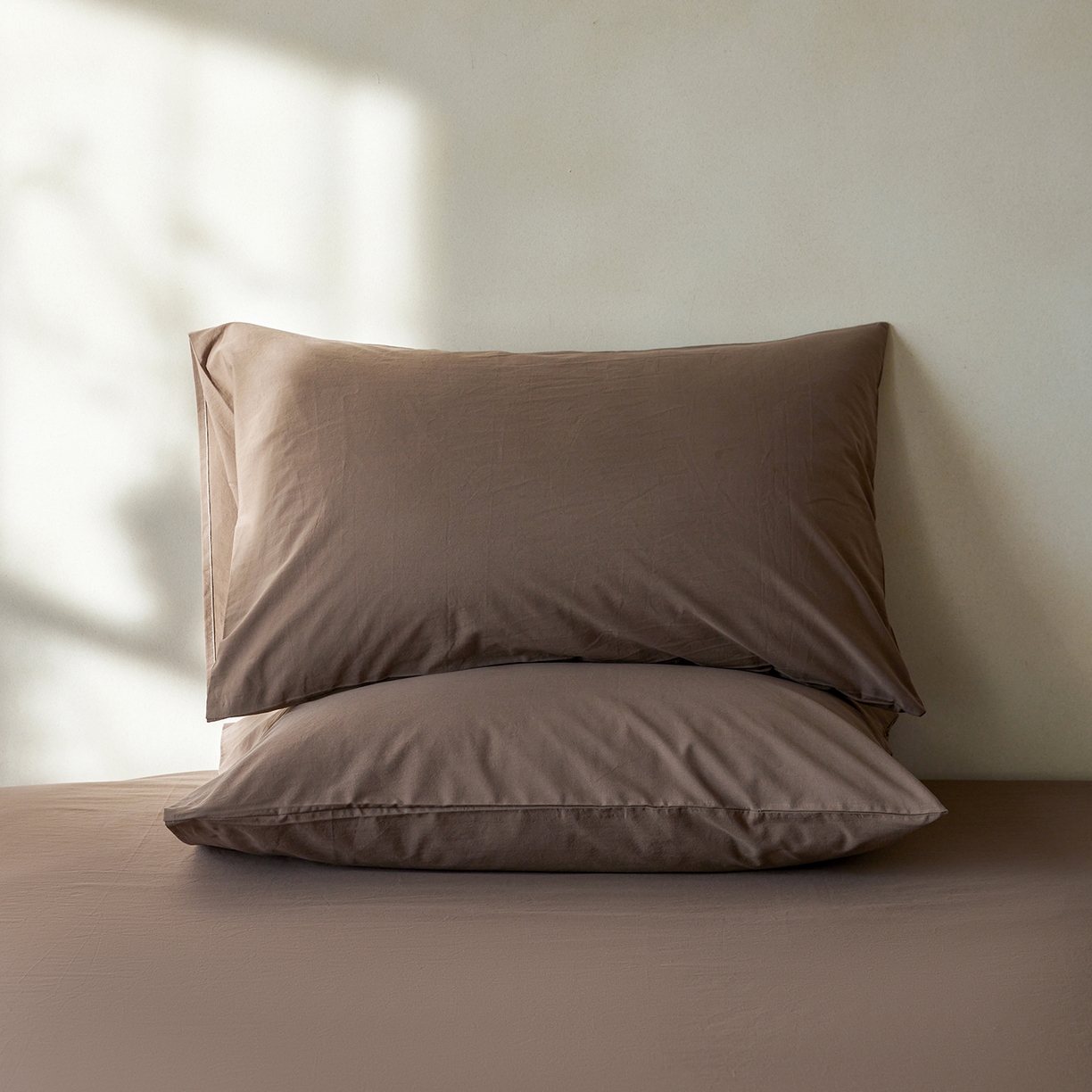 91家纺网 家纺一手货源 找家纺 轩和家居 2025新款全棉高支旧感砂洗长绒棉单枕套 落栗棕