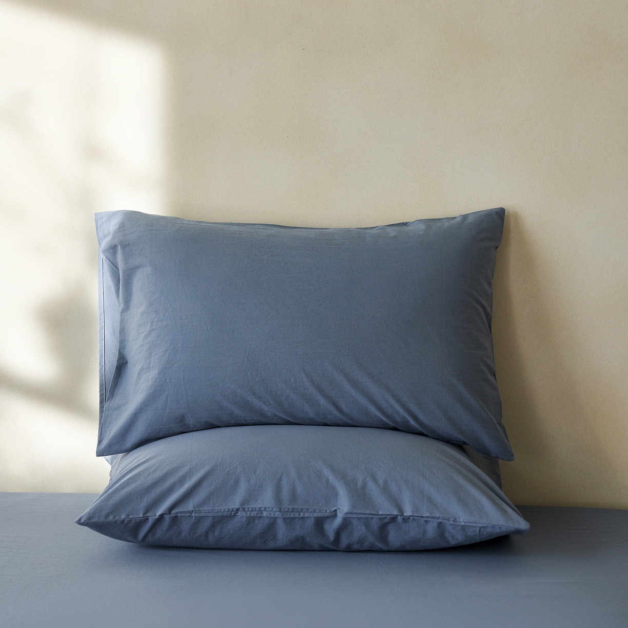 91家纺网 家纺一手货源 找家纺 轩和家居 2025新款全棉高支旧感砂洗长绒棉单枕套 霁兰色