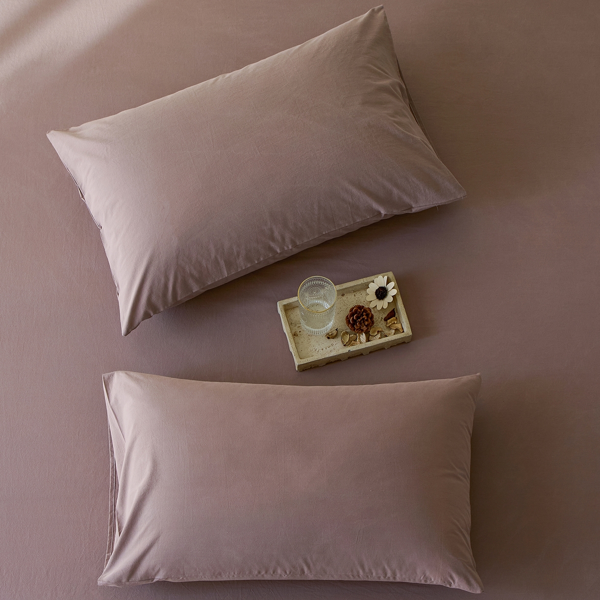 91家纺网 家纺一手货源 找家纺 轩和家居 2025新款全棉高支旧感砂洗长绒棉单枕套 豆沙色