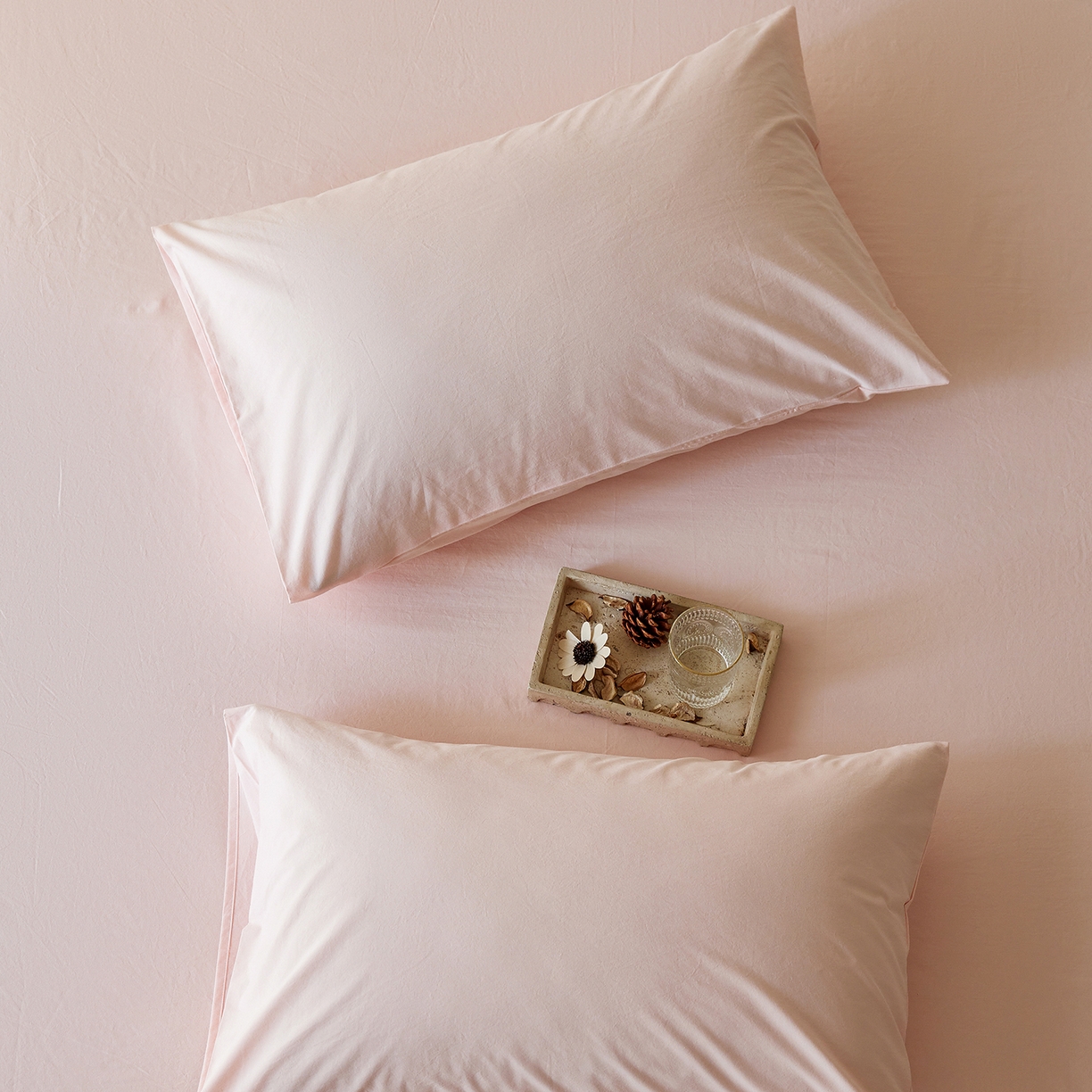 91家纺网 家纺一手货源 找家纺 轩和家居 2025新款全棉高支旧感砂洗长绒棉单枕套 薄樱粉