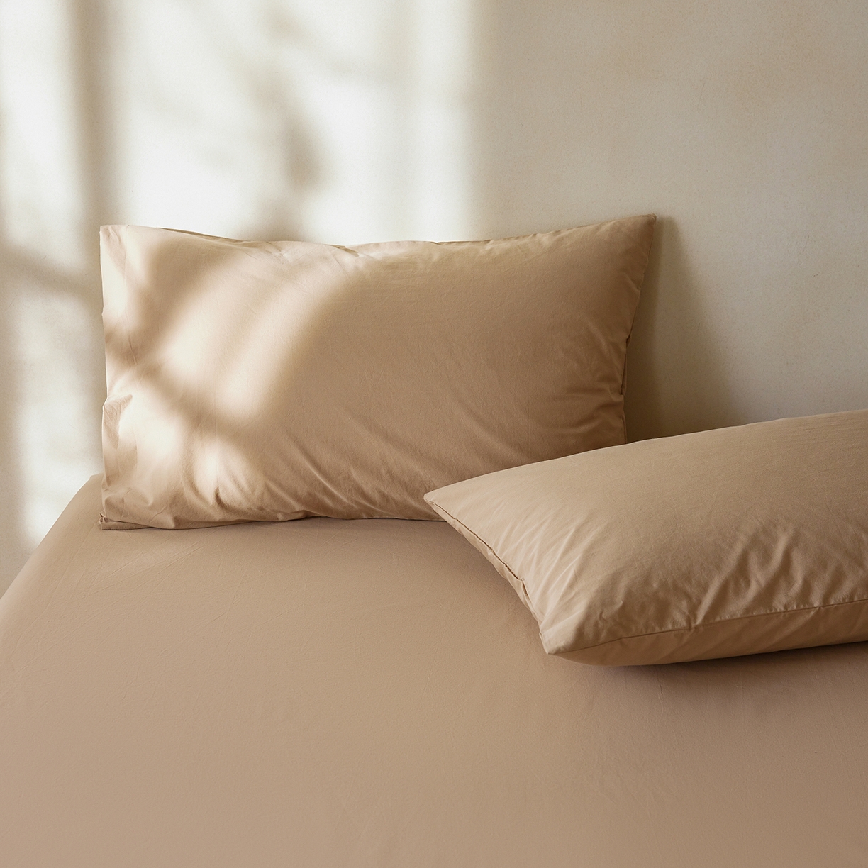 91家纺网 家纺一手货源 找家纺 轩和家居 2025新款全棉高支旧感砂洗长绒棉单枕套 秋麦色