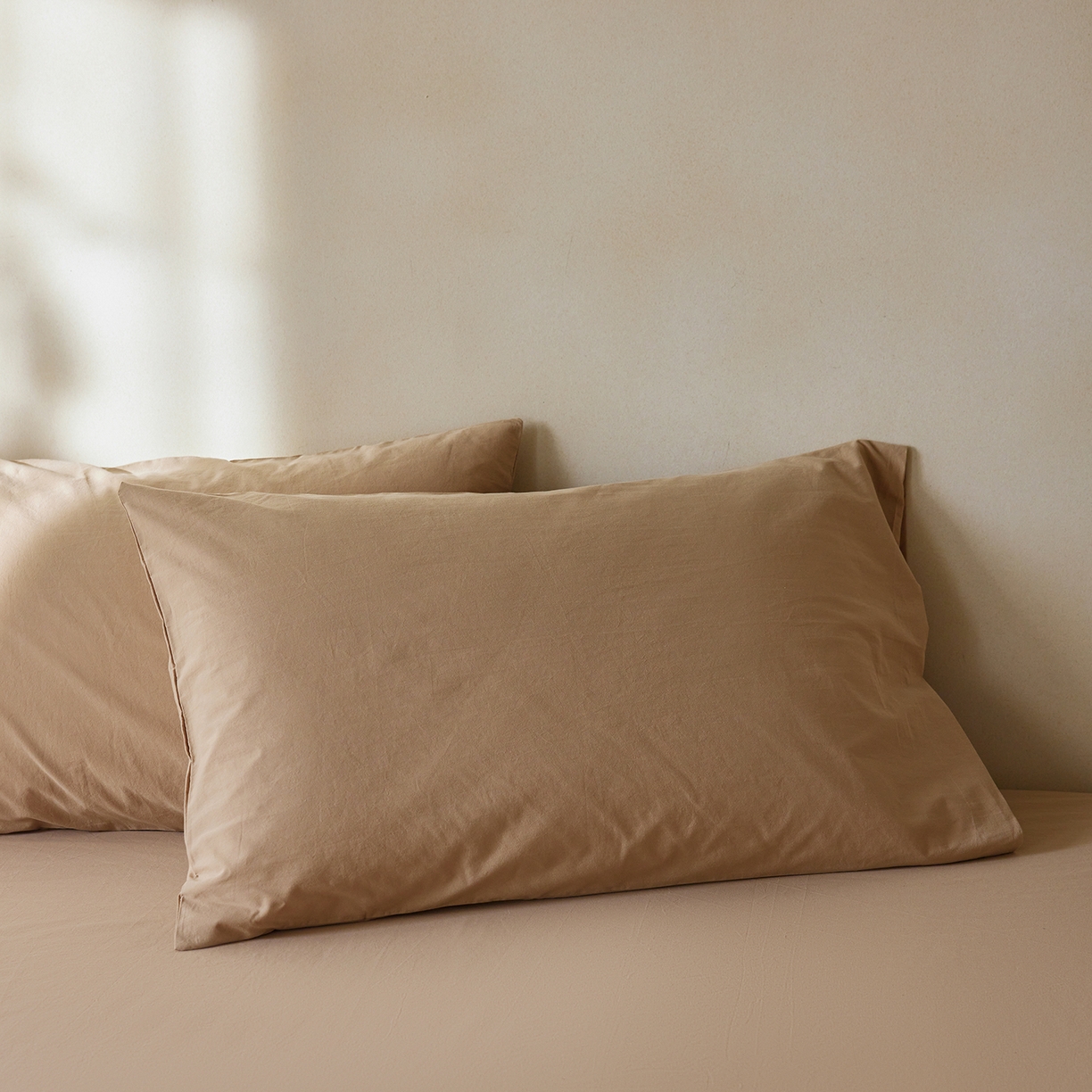 91家纺网 家纺一手货源 找家纺 轩和家居 2025新款全棉高支旧感砂洗长绒棉单枕套 秋麦色