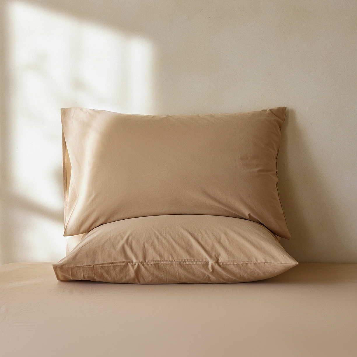 91家纺网 家纺一手货源 找家纺 轩和家居 2025新款全棉高支旧感砂洗长绒棉单枕套 秋麦色