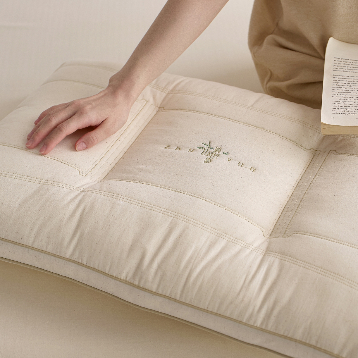 91家纺网 家纺一手货源 找家纺 （总）北鸣有鱼枕芯馆 2025新款麻棉分区护颈枕-清风竹影