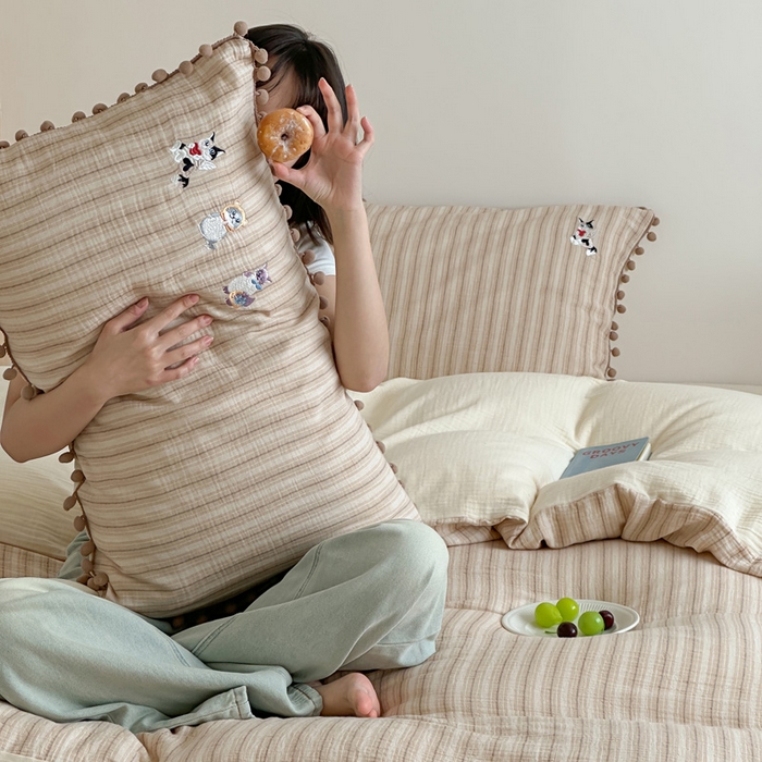 91家纺网 家纺一手货源 找家纺 （总）咏绒家纺工厂店 2025新款双层色织皱皱纱精致绣花球球款四件套