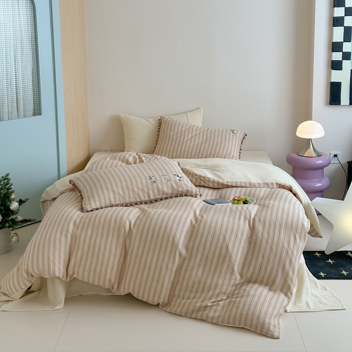 91家纺网 家纺一手货源 找家纺 （总）咏绒家纺工厂店 2025新款双层色织皱皱纱精致绣花球球款四件套