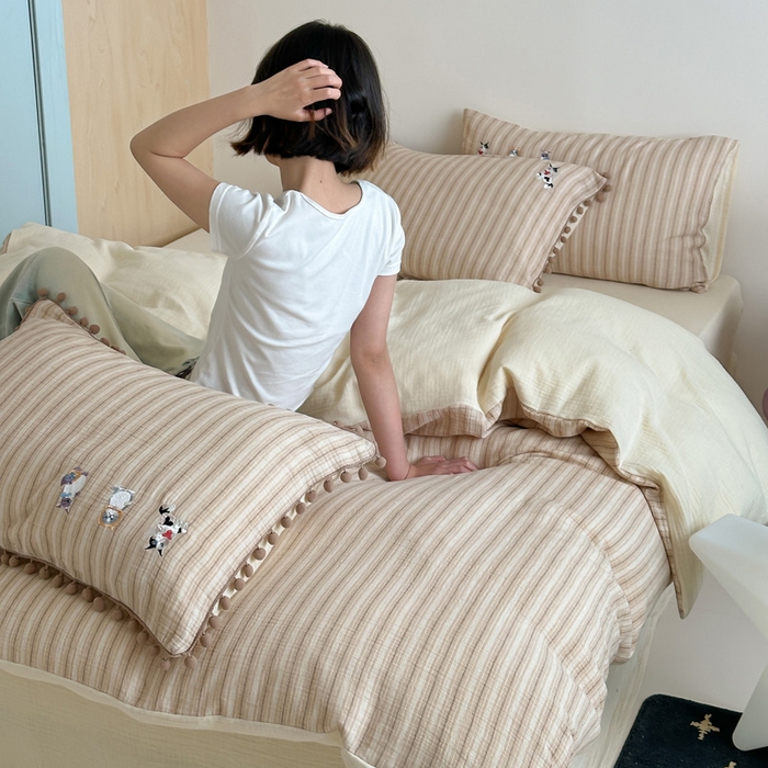 91家纺网 家纺一手货源 找家纺 （总）咏绒家纺工厂店 2025新款双层色织皱皱纱精致绣花球球款四件套