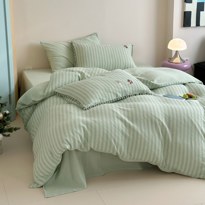 91家纺网 家纺一手货源 找家纺 （总）咏绒家纺工厂店 2025新款双层色织皱皱纱精致绣花球球款四件套