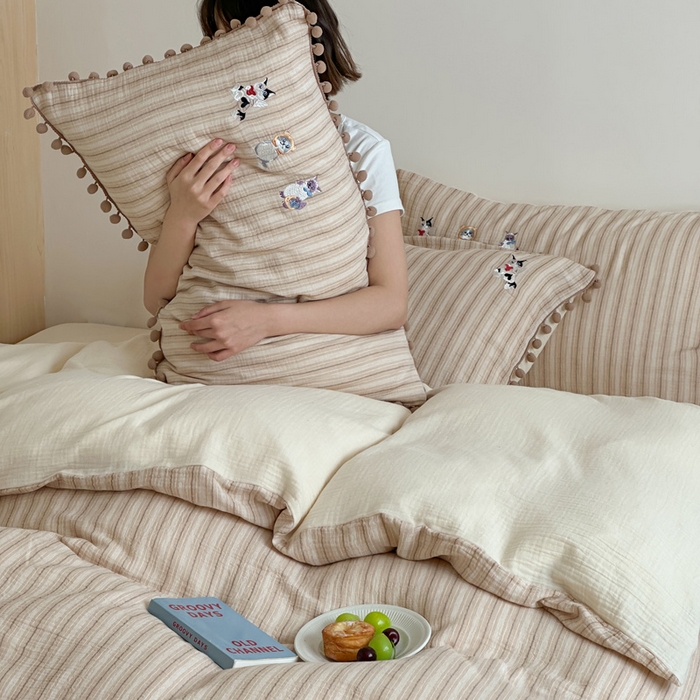 91家纺网 家纺一手货源 找家纺 （总）咏绒家纺工厂店 2025新款双层色织皱皱纱精致绣花球球款四件套